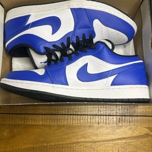 Nike Men's Royal Blue and White Sneakers